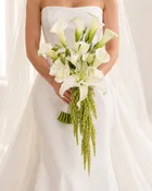 Elegant lily bouquet