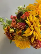 Golden Leo - Sunflower Bloom Bouquet — IXIA