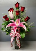 6 RED ROSES AND A STARFIGHTER LILY