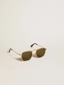 Sonnenbrille mit goldfarbenem Pilotengestell und grünen Gläsern