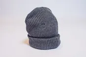 ribbed knit beanie with destruction in gray