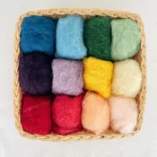 plant-dyed felting wool — maypop