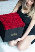 50 FRESH ROSES IN SQUARE BOX