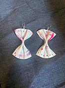 Chic Pink Splatter Leather Bow Earrings with Silver Accents — KFLEYE.COM