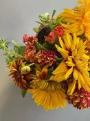 Golden Leo - Sunflower Bloom Bouquet — IXIA