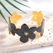 Ladies' bangle with floral motifs Hapa Style