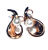 EARRING 549 - Cultured Pearls in 18kt Yellow Gold