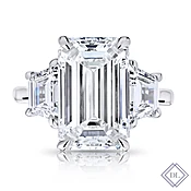 # 109 Emerald cut with Trapezoids 4.5ct
