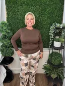 RUCHED NECK LONG SLEEVE KNIT TOP - BLACK/ CHOCOLATE BROWN