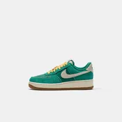 Air Force 1 '07 Sneaker in Malachite/Coconut Milk/University Gold