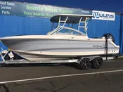 2023 Robalo R247 Dual Console