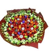 “Magic” – Fruit Arrangement with Strawberries, Macarons & Flowers
