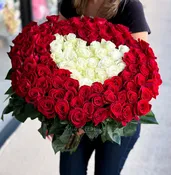 100 LONG STEM ROSES WITH THE HEART Mother's Day