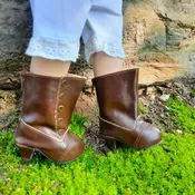 1890's Style Brown Boots Plus Shoe Box for 18 Inch Dolls