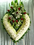 30" LOVING RED ROSE CLUSTER ON OPEN HEART