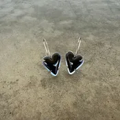 enamel heart earrings-black