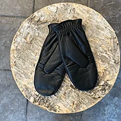 Black Leather Cinched Mittens — A Pied Shoe Boutique