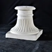 Adelmo Pedestal