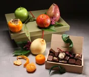 A La Mode Fruit & Chocolates
