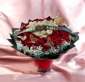 100 ROSES W/ WHITE HEART IN THE MIDDLE