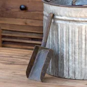 METAL SCOOP