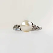 10K White Gold Diamond and Pearl Wave Ring