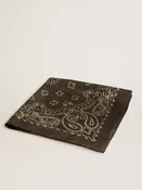Moosgrünes Foulard mit Paisleymuster