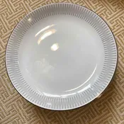 8 Mid-Century Salad Dessert Plates