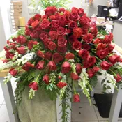 Red rose tribute spray