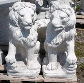26'' lion pair facing left, right (paw raised)