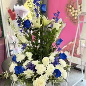 Blue and White urn arrangement