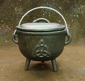 4.5″ Triquetra Cast Iron Cauldron
