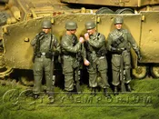 "BRAND NEW" Custom Built & Hand Painted 1:35 WWII German 3rd Fallschirmjager Soldier Set (4 Figure Set)