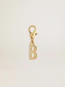 Charm aus goldfarbenem Messing in Form des Buchstabens B mit Glassteinchen