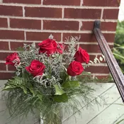6 Red Roses in A Vase With Plush