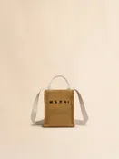 Mini sac à main en tissu brun effet raphia