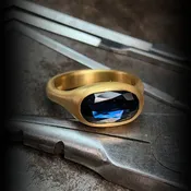 22K GOLD RING WITH OVAL SAPPHIRE