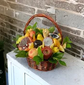 Nature Harvest – Fresh Fruit Gift Basket with Nuts