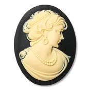 Belle Blu Grande Cameo Pearls + Sterling Necklace