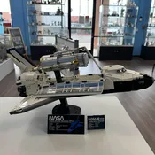 10283 NASA Space Shuttle Discovery (Previously Owned) (Retired)