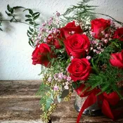 Dozen red rose arrangement