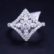 14K White Gold Ring With Diamonds Size 7.5