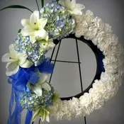 White and blue floral wreath, MO103