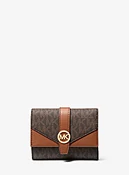 Billetera Greenwich mediana con tres pliegues y logotipo exclusivo