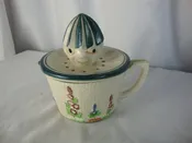 1950s Japan Ceramic Face Floral Handled Juicer
