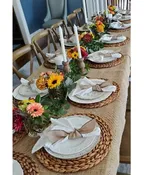TABLE SETTING FLORAL ARRANGEMENTS