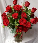 24 RED ROSES ARRANGED IN A VASE WITH (R)