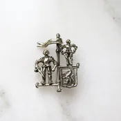 Vintage Sterling Silver Coat of Arms Knights Soldier Brooch Pin ETC4403