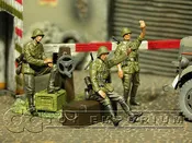 "BRAND NEW" Custom Built & Hand Painted 1:35 WWII German Check Point Soldier Set (3 Figure Set)