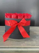 16-20  Red Roses in Black Box